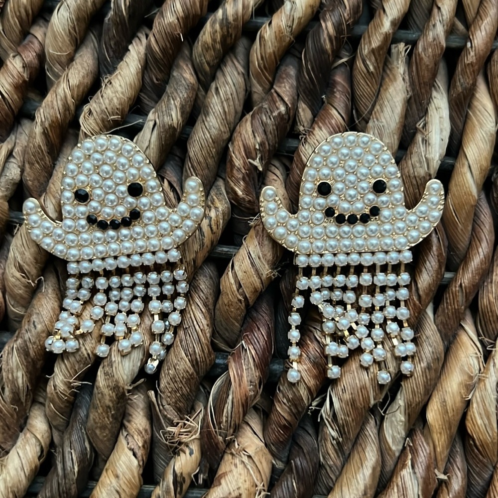 Adorable Faux Pearl Ghost Halloween Earrings